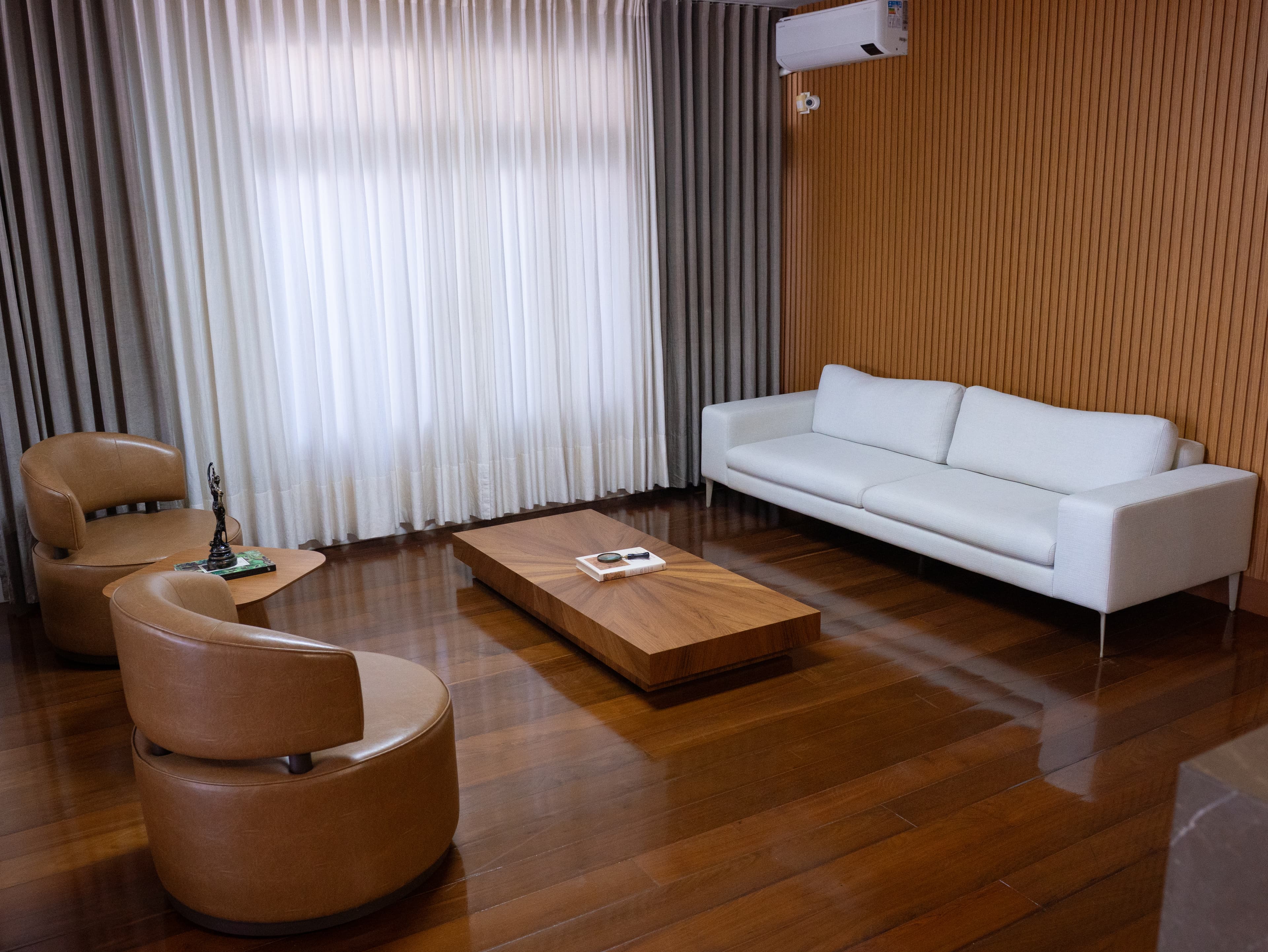 Ambiente interno do escritório Schwab Alonso Advogados